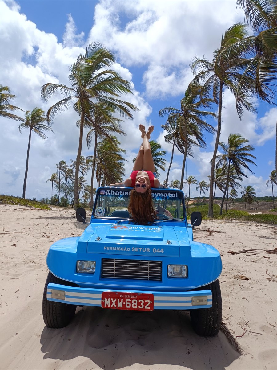 Buggy entre coqueiros no litoral de Natal